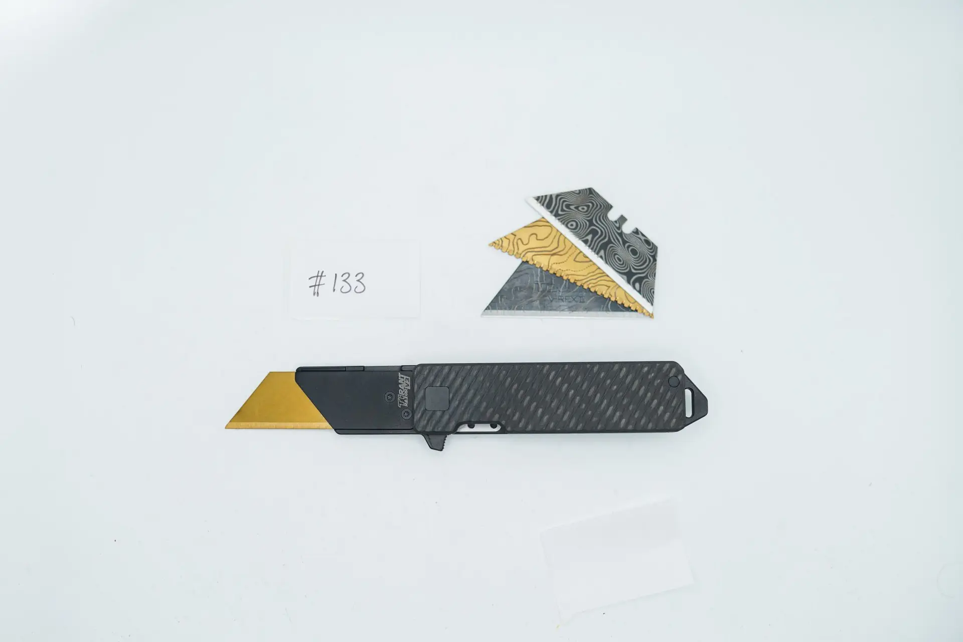 BUILD #133 — Condition 10/10 — TiRant RAZOR V3 50/50 Carbon Fiber (USA-Milled) SLASH Edition + Titanium Pry Bar + 38MM Mini-Clip + 3X Custom Laser Engraved Razor Blades From The ToolRoom