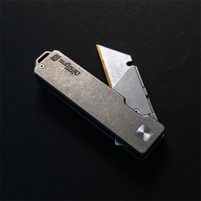 MagLock TiRant Razor V3 titanium utility knife
