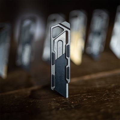 MagLock TiRant Razor-M titanium utility knife